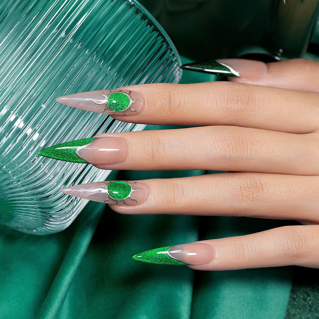 RARJSM Green Cat Eye Gel Nail Polish with Magnet Stick Diamond Emerald Green Velvet Cateye Gel Polish 15ml Single Bottle Sparkle Shimmer UV LED Curing Requires Soak Off Home Salon Christmas Manicure